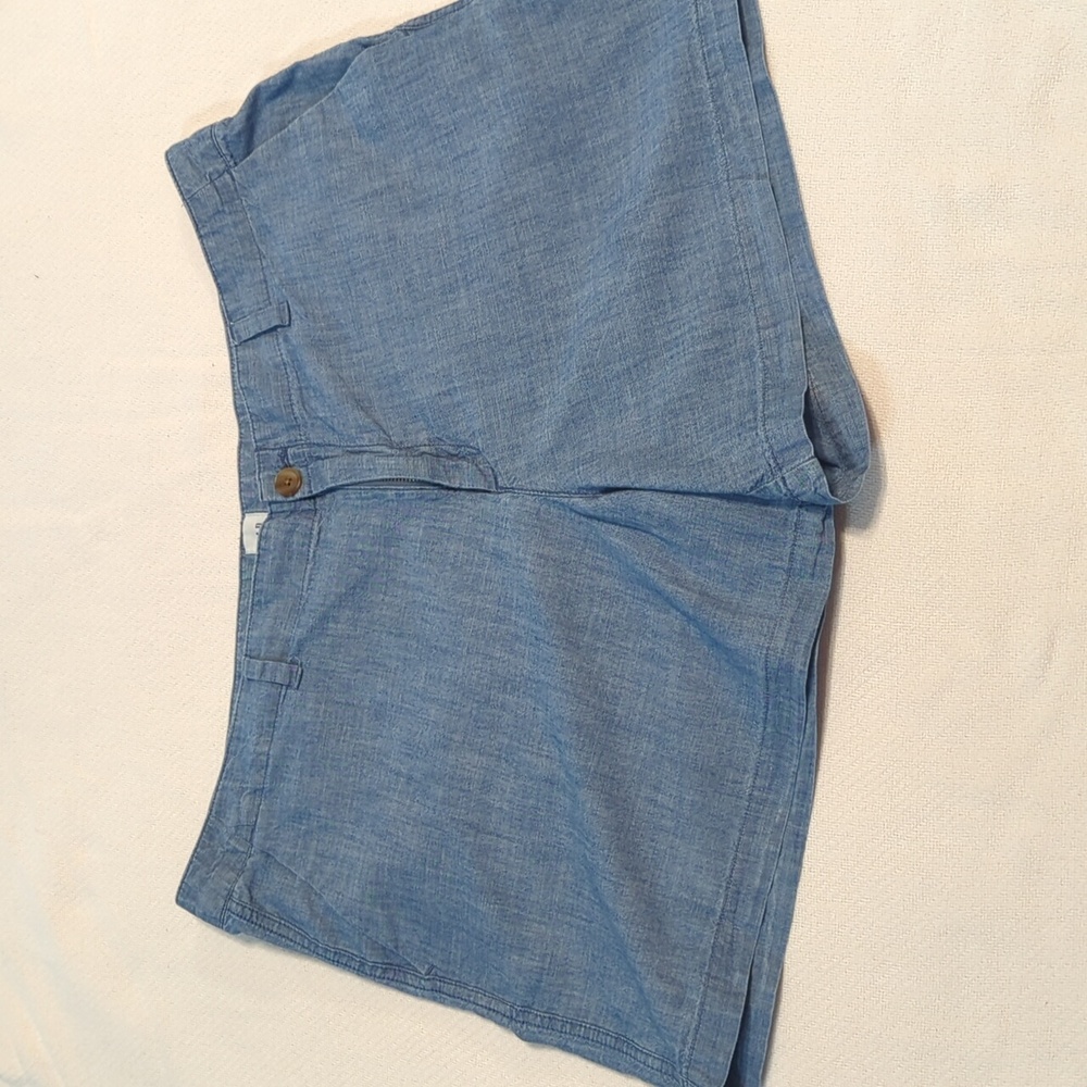 Gap  womens size 18 lightweight denim city shorts 4"‎ inseam 74